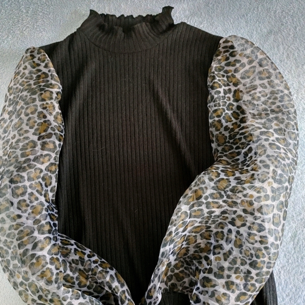 *SOLD* SHEIN rib-knit floofy sleeve top